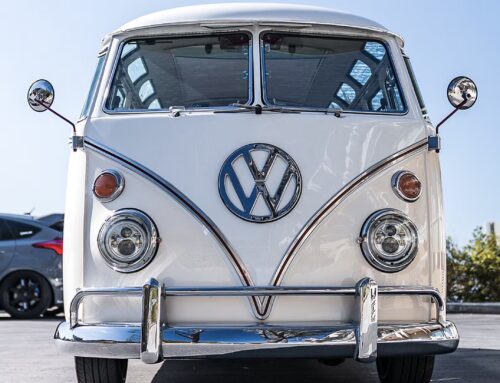 1975 CREAM AND WHITE VW BUS DELUXE SAMBA RECREATION